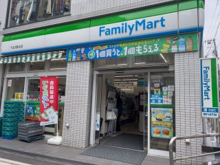 ファミリーマート下北沢駅北店　約34m